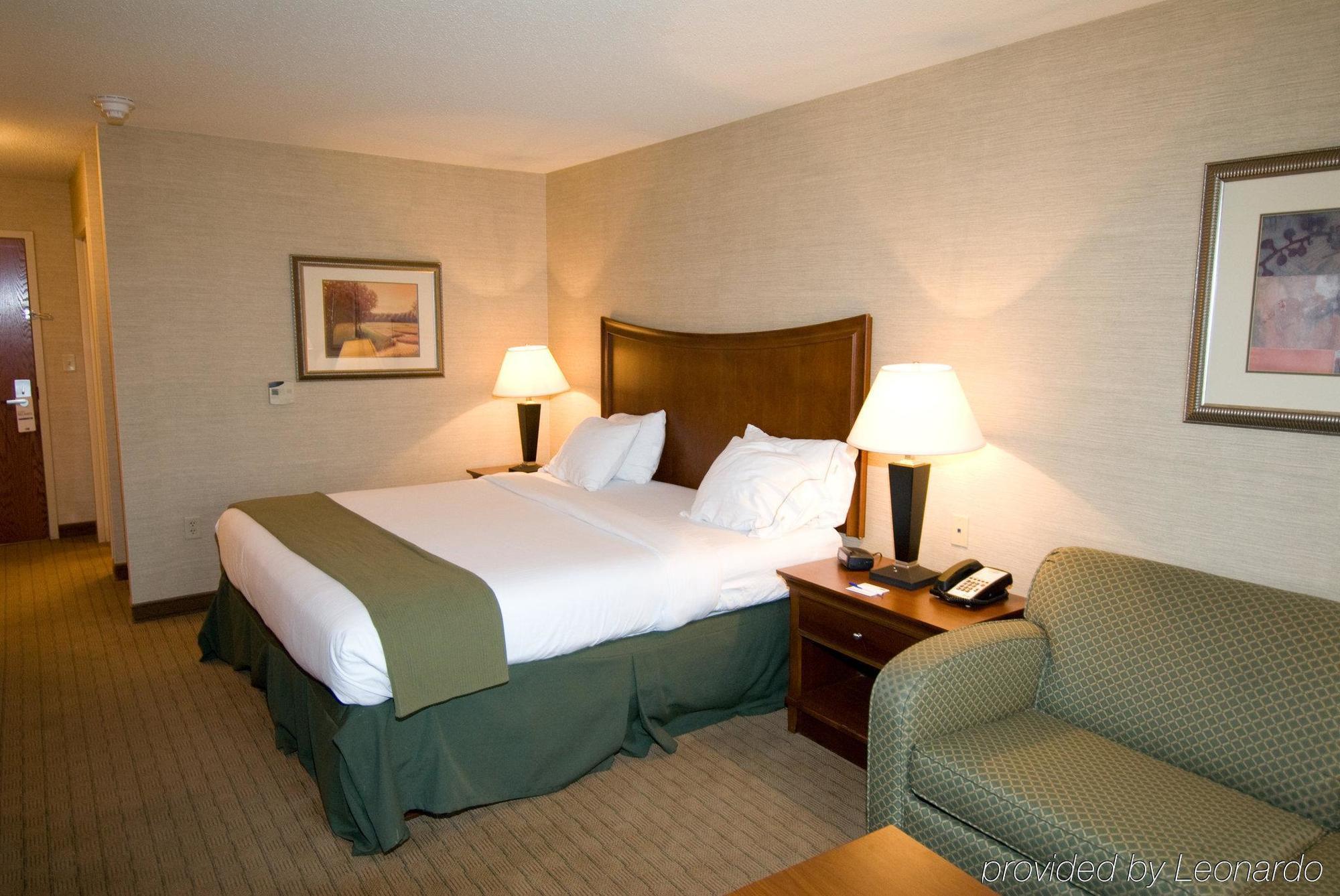 Holiday Inn Express Hotel & Suites Urbana-Champaign-U Of I Area By Ihg Exterior foto