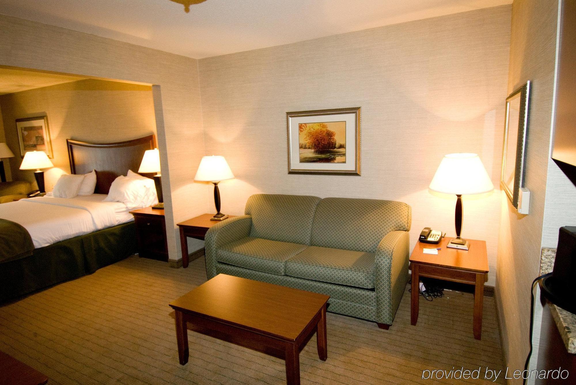 Holiday Inn Express Hotel & Suites Urbana-Champaign-U Of I Area By Ihg Exterior foto